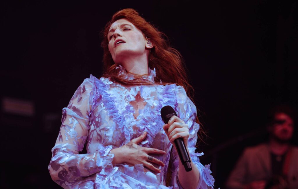 Florence + The Machine call on crowd to “put your phones the fuck away” and “experience” set at Reading 2026