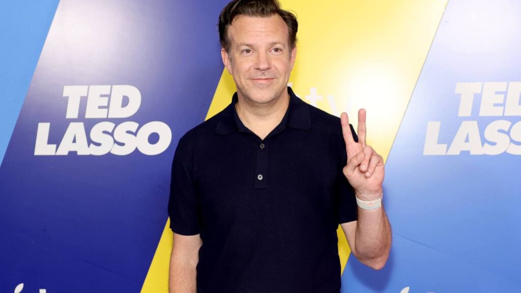 Jason Sudeikis Drops by Mumford and Sons Show to Sing ‘Ted Lasso’ Song