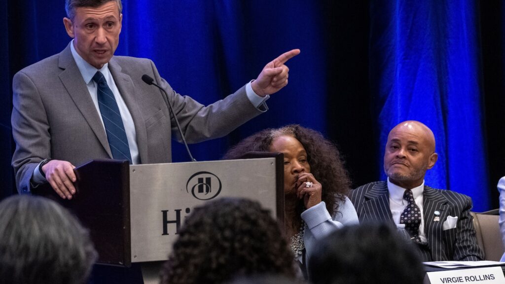 Democrats disagree over abolishing or reforming ICE at DNC meeting
