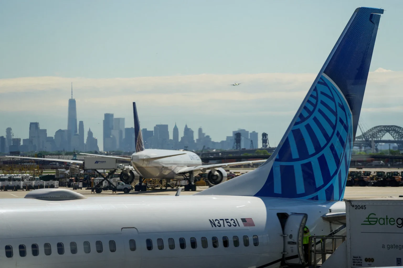 Flights gradually resume at major US East Coast airports after disruption grounds thousands
