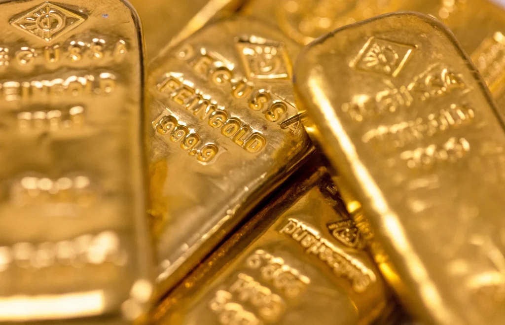 Gold heads for weekly decline as dollar firms, Fed rate outlook weighs