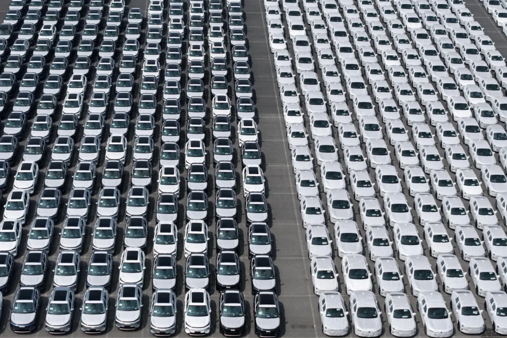 Top automakers urge US Congress to permanently ban Chinese cars