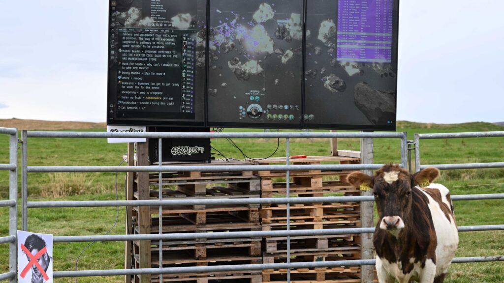 Cow Plays EVE Online And I Don’t Know If She’s Winning Or Not