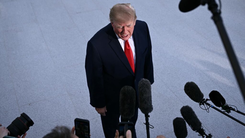 Judge indefinitely blocks Trump White House ban of media