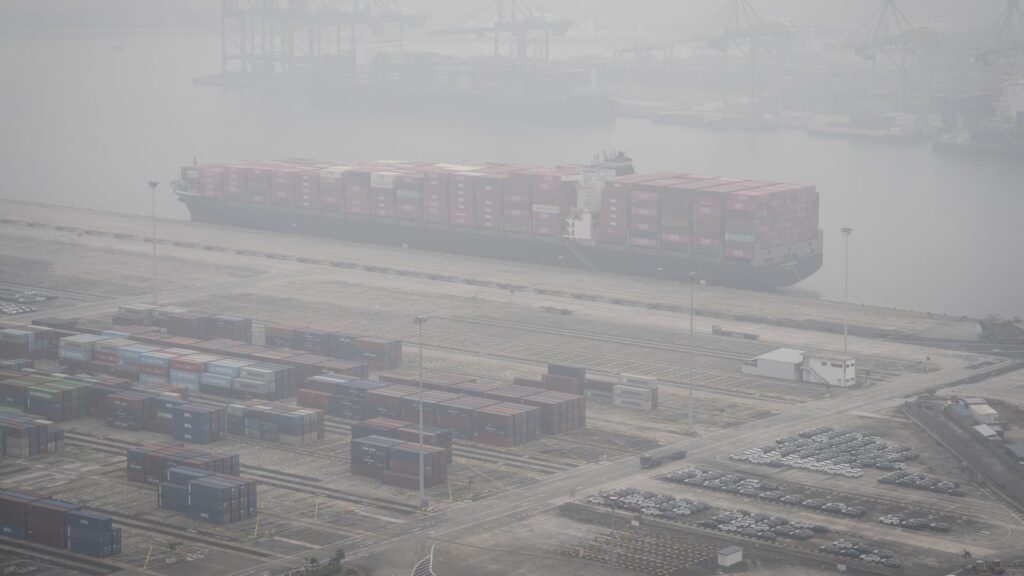 Singapore minister’s warning over haze sends agricultural stocks lower