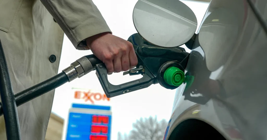 Greenback slips with oil prices, geopolitical risks seen easing before midterms