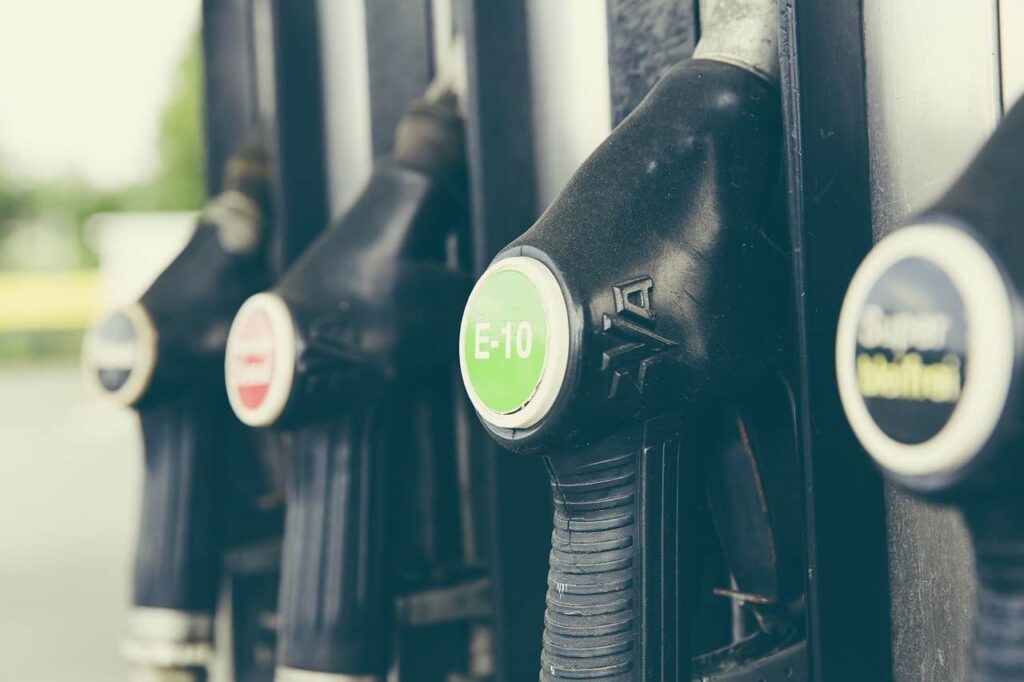 Oil prices drop on G7 fuel release, US jobs data boosts stocks
