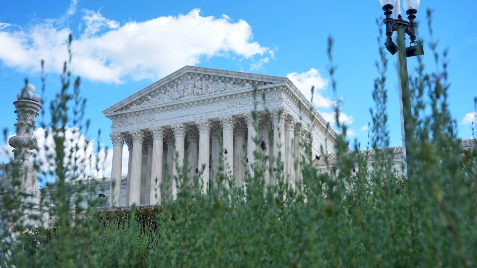 Supreme Court allows New Hampshire to fully ban student IDs for voting in midterms